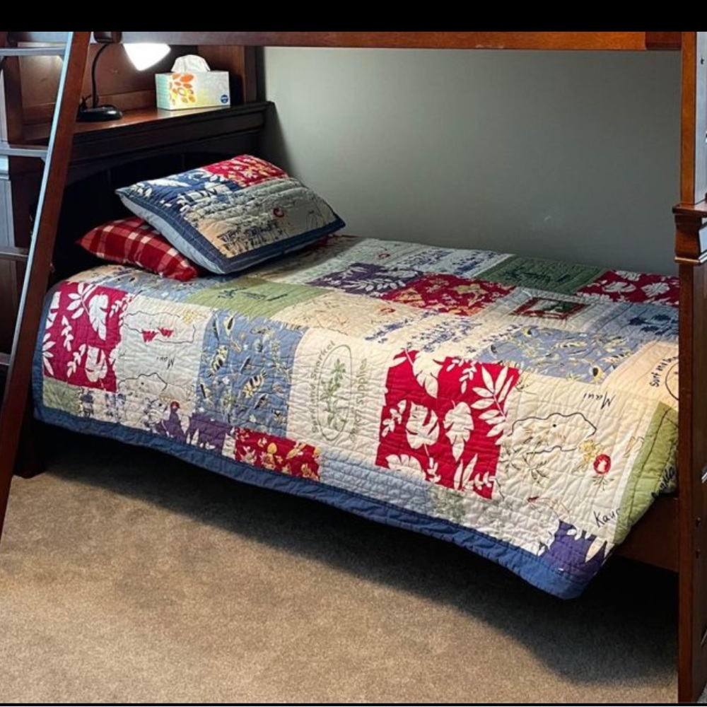 POTTERY BARN KIDS • TWIN QUILT & SHAM • ALOHA SURF